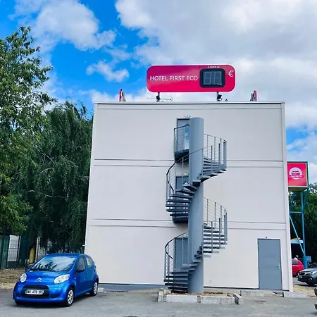 Hotel First Eco Villemoisson Centre Commercial Carrefour 3*