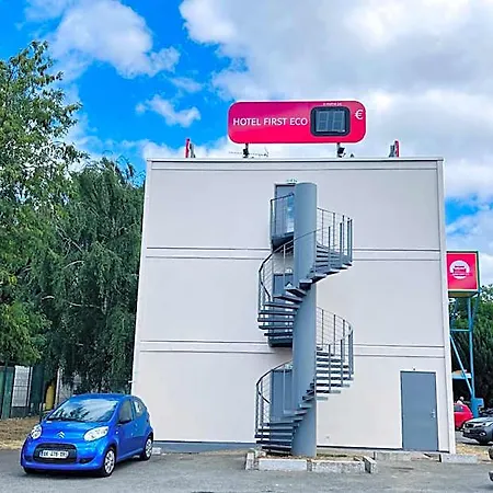 First Eco Villemoisson Centre Commercial Carrefour Hotel