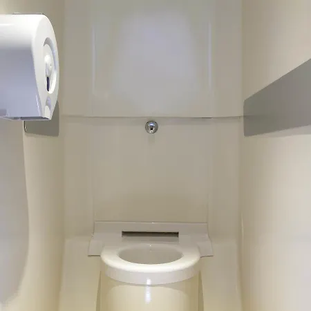 First Eco Villemoisson Centre Commercial Carrefour Hotel